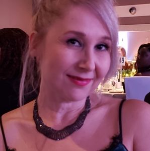 Meet your Posher, Lara